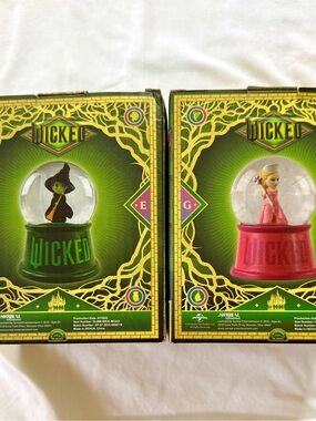 Wicked For Good Mini Snow Globe Set Elphaba & Glinda – NEW!